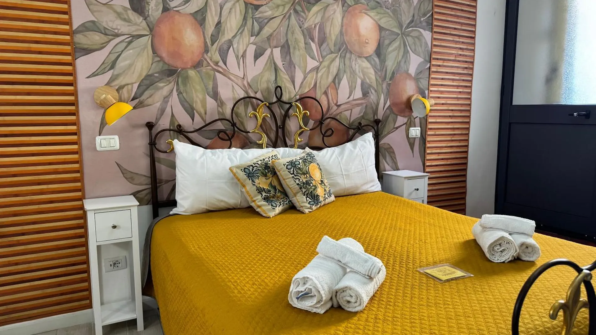 Orange Lemon Center Palermo Apartment